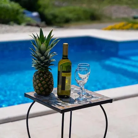 Holiday home Emini Karojba