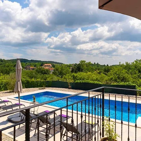 Holiday home Emini *