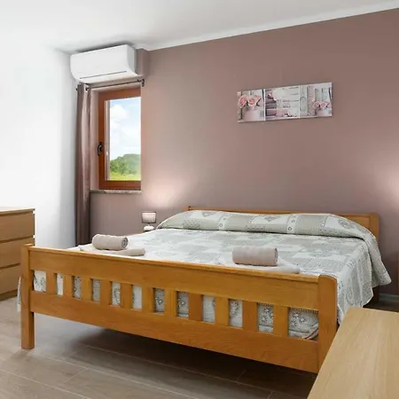 Holiday home Emini *