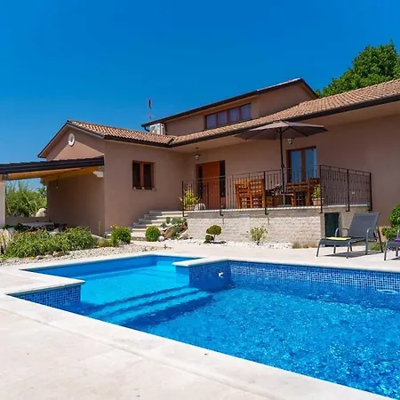 Holiday home Emini *